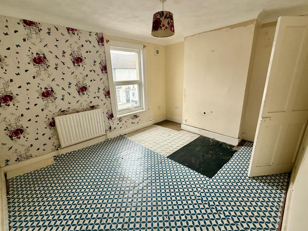 Lot: 31 - TERRACED HOUSE FOR REFURBISHMENT - Bedroom one
